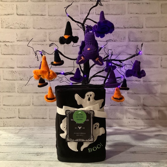 Well Dressed Home 2Pk. Glow In The Dark Ghost Hand Towels - Picture 2 of 3